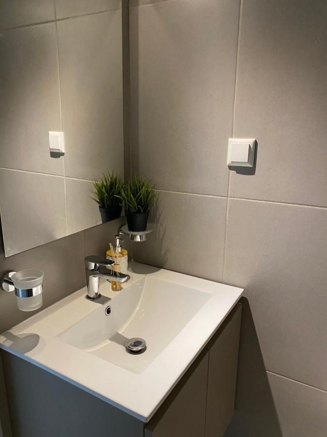 New 2Bd Aprt With Shared Rooftop Pool E2 Athén Kültér fotó